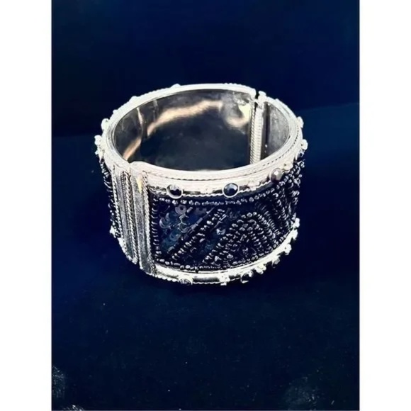 Elegant Bracelet Collection – Rhinestone, Lucite, Silver, and Beaded Designs - Picture 15 of 16